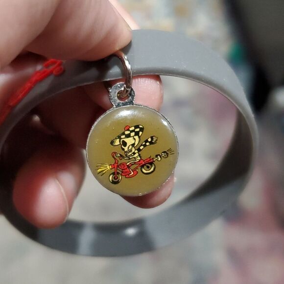 Ed Hardy Plastic Bracelet with Skull Riding Skateboard - Picture 2 of 7